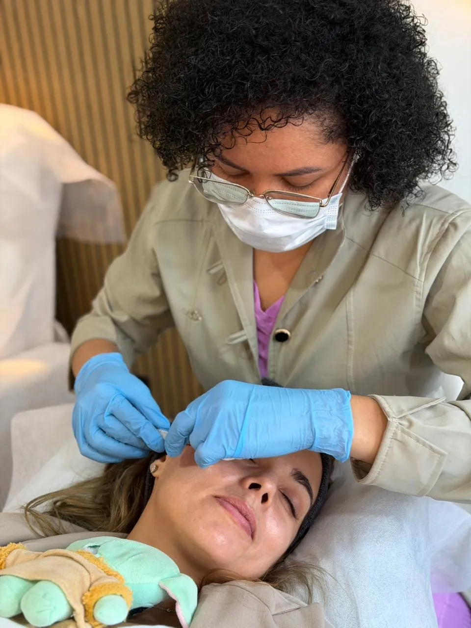 Detalle de aplicación de toxina botulínica